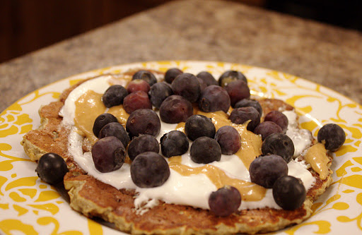 Quick Protein Pancakes with Berries and Yoghurt